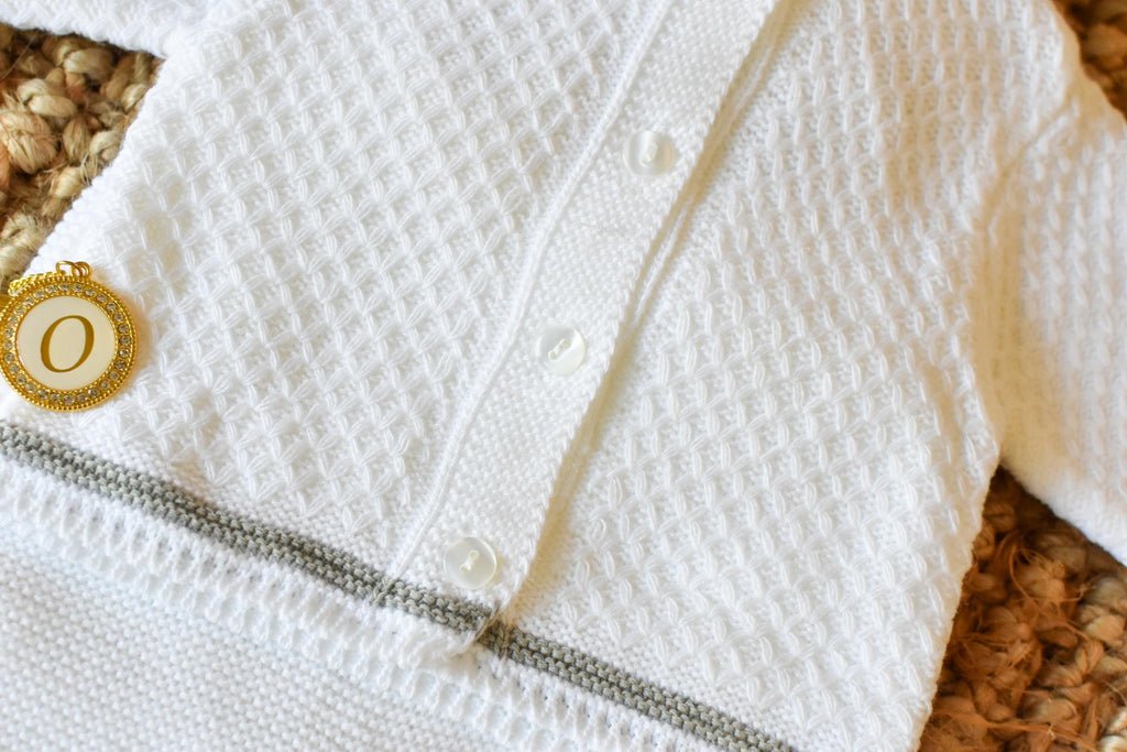 Relief Knit in Old White - Grey