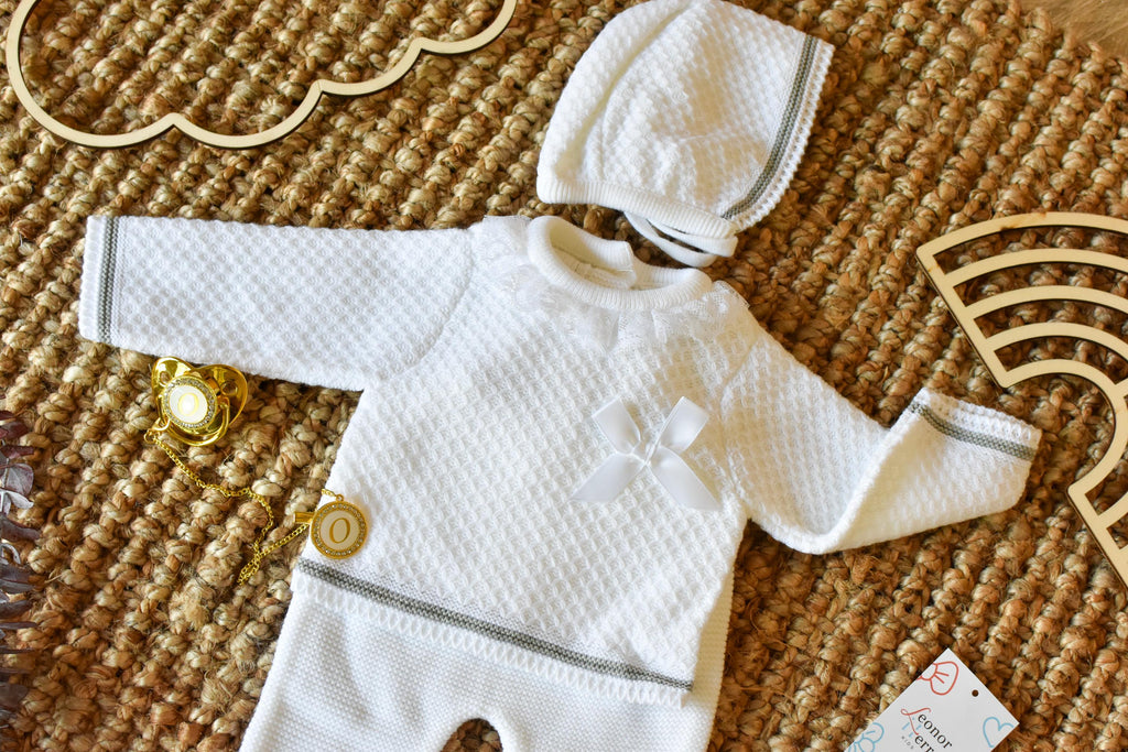 Relief Knit in Old White - Grey