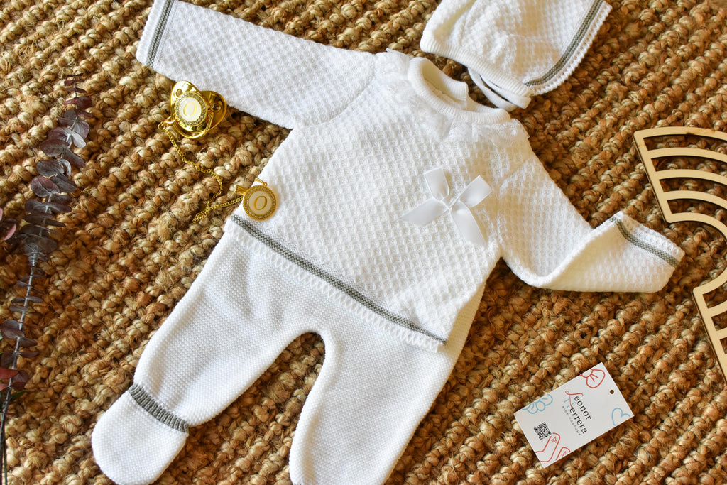 Relief Knit in Old White - Grey