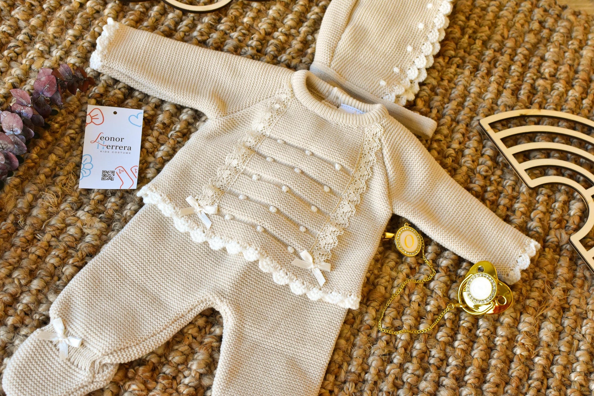 Knitted Small Lace and Points in Camel