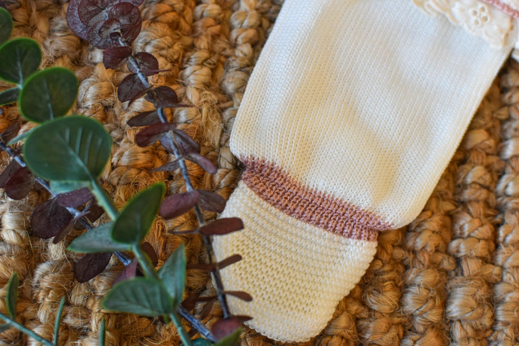 Newborn Knit Bow with Embroidered Strip in Beige - Old Pink