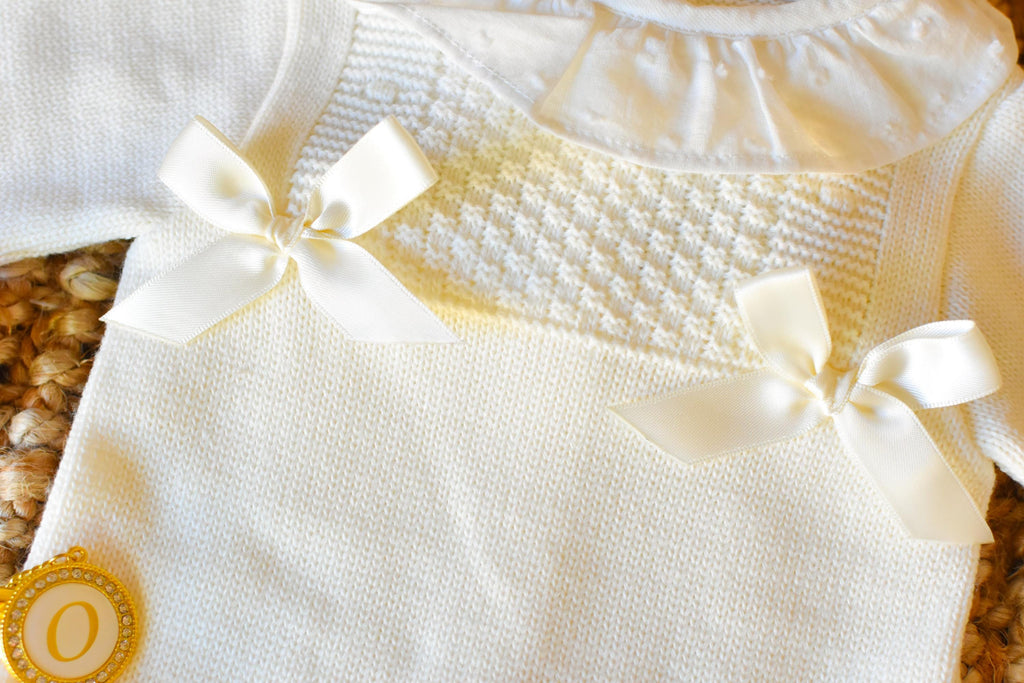 Knitted Bow and lace in Beige