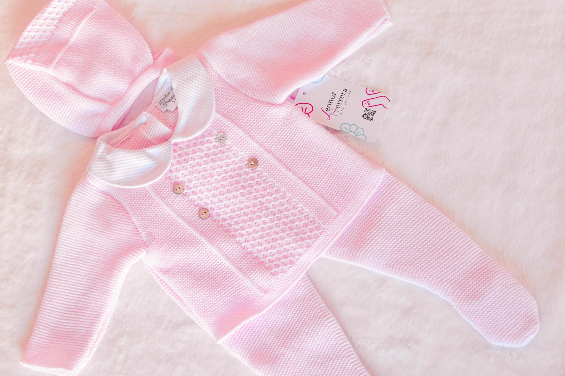 Knitted set with Buttons in Pink