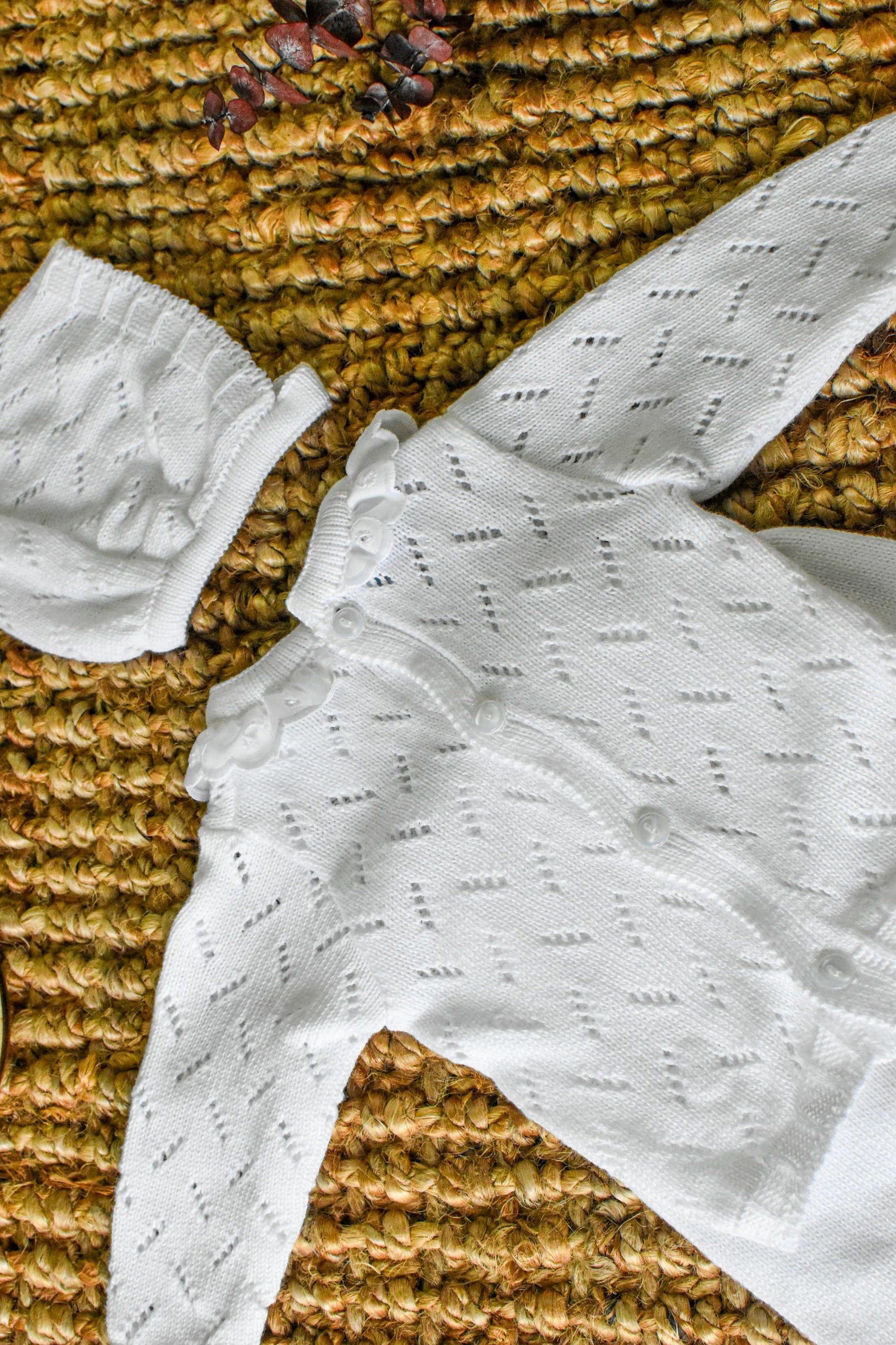 Knit Point Design in White