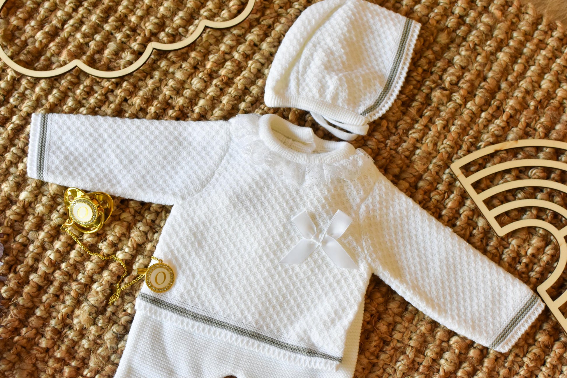 Relief Knit in Old White - Grey