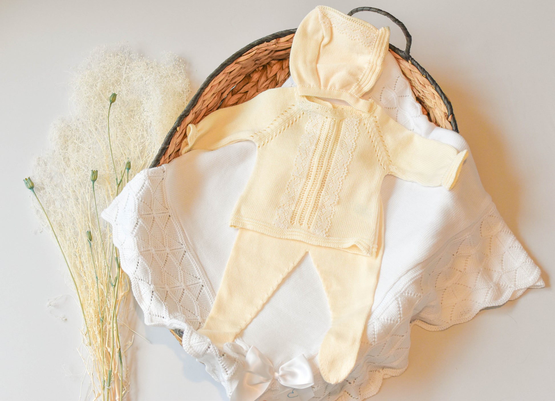 Knit embroidered lace in Beige