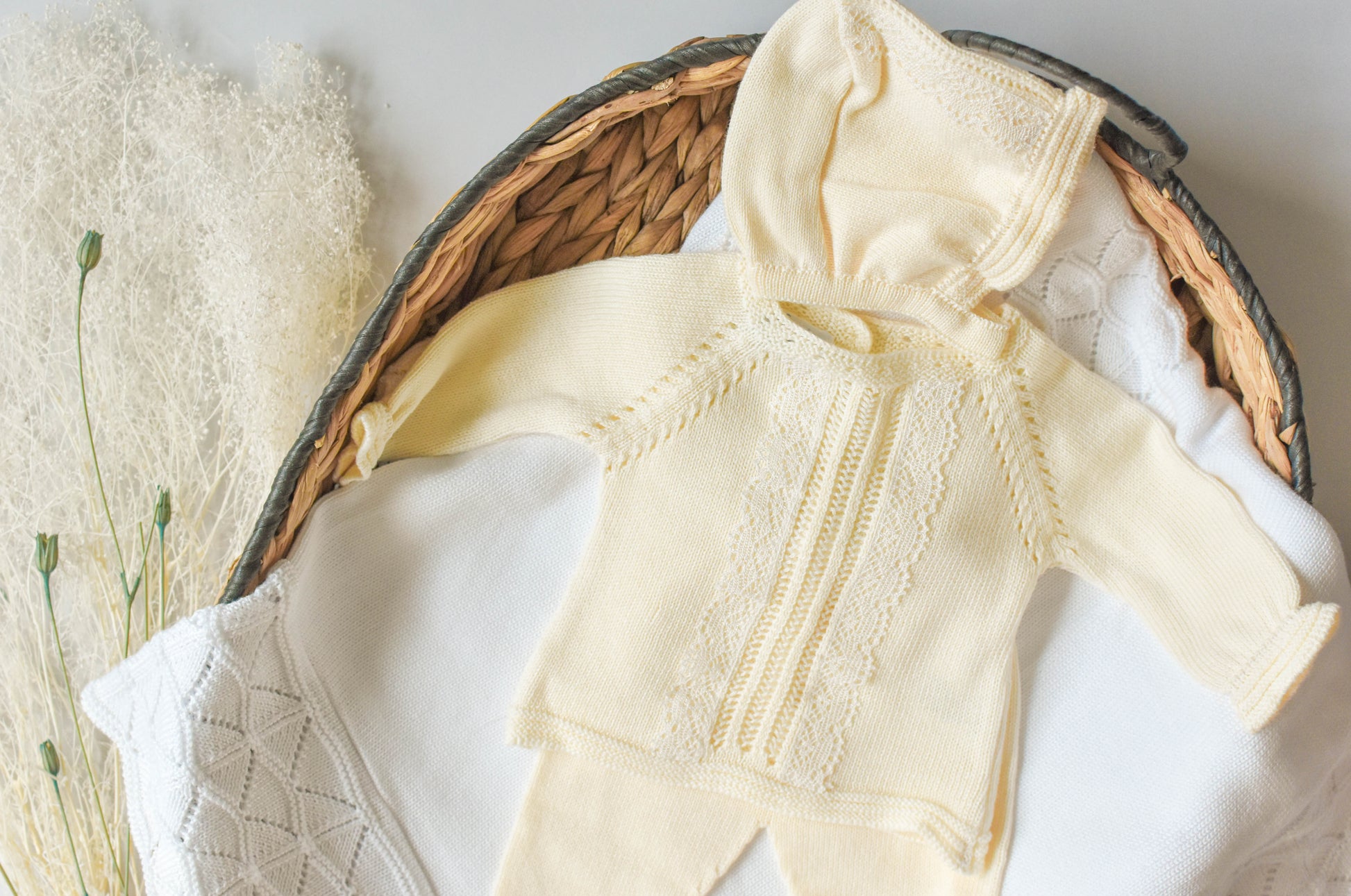 Knit embroidered lace in Beige