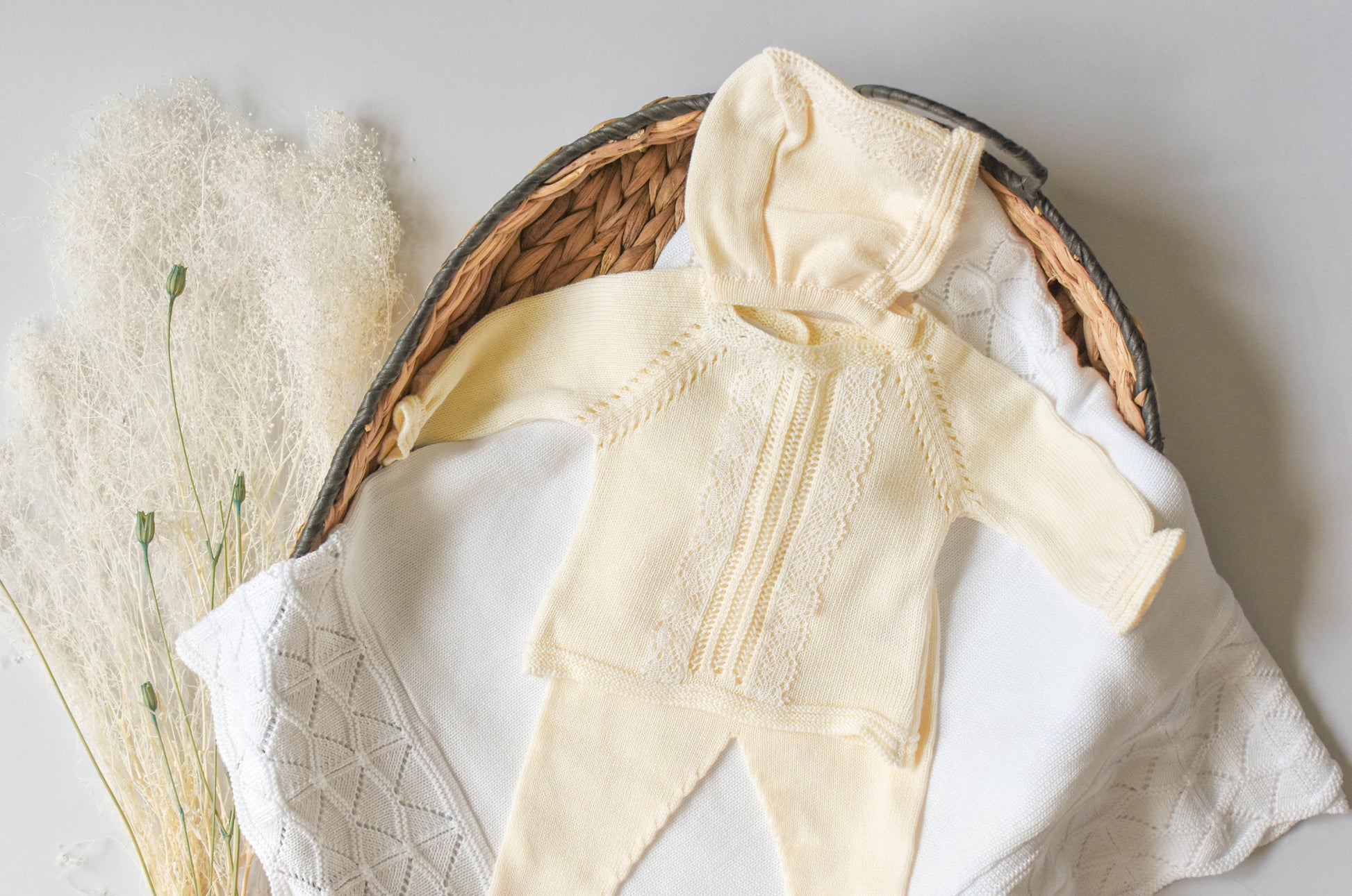 Knit embroidered lace in Beige