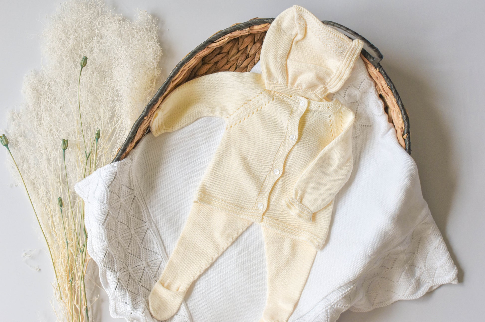 Knit embroidered lace in Beige