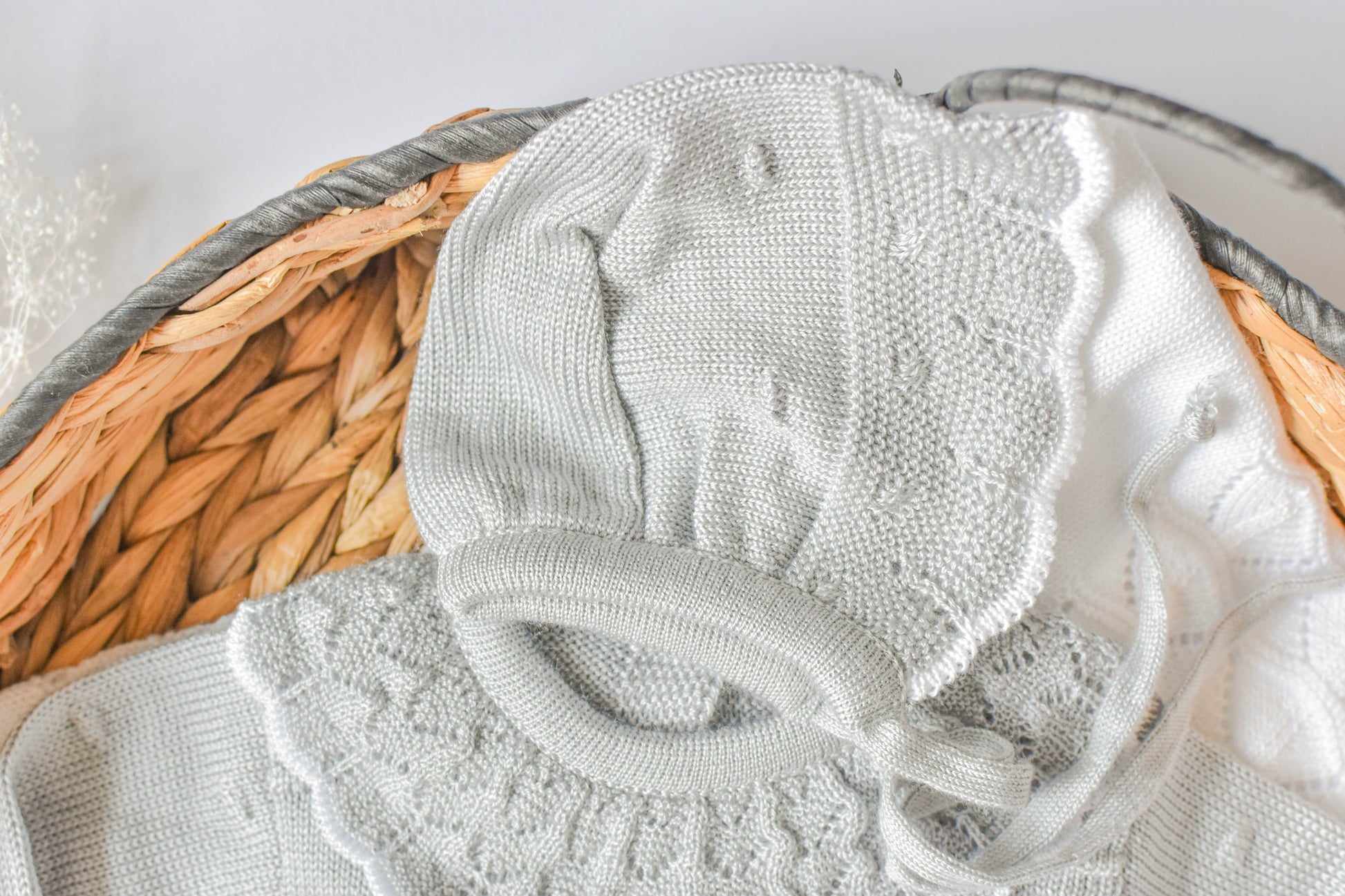 Knit Embroidered Collar Set in Grey