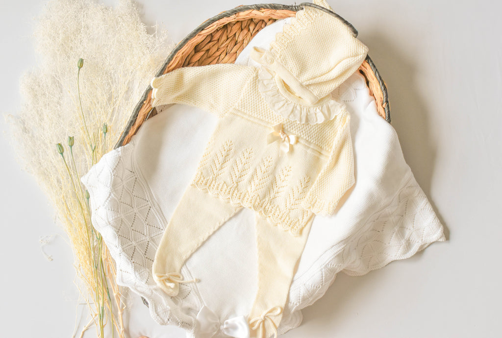 Knitted Bow Embroidered in Beige