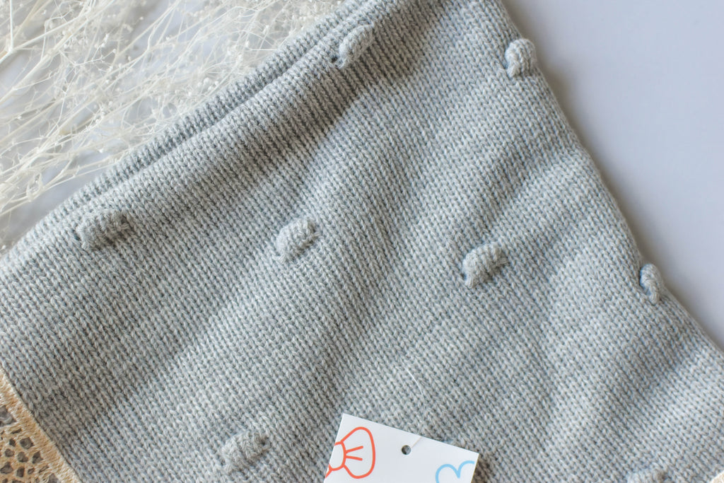 Blanket Point Lace in Grey