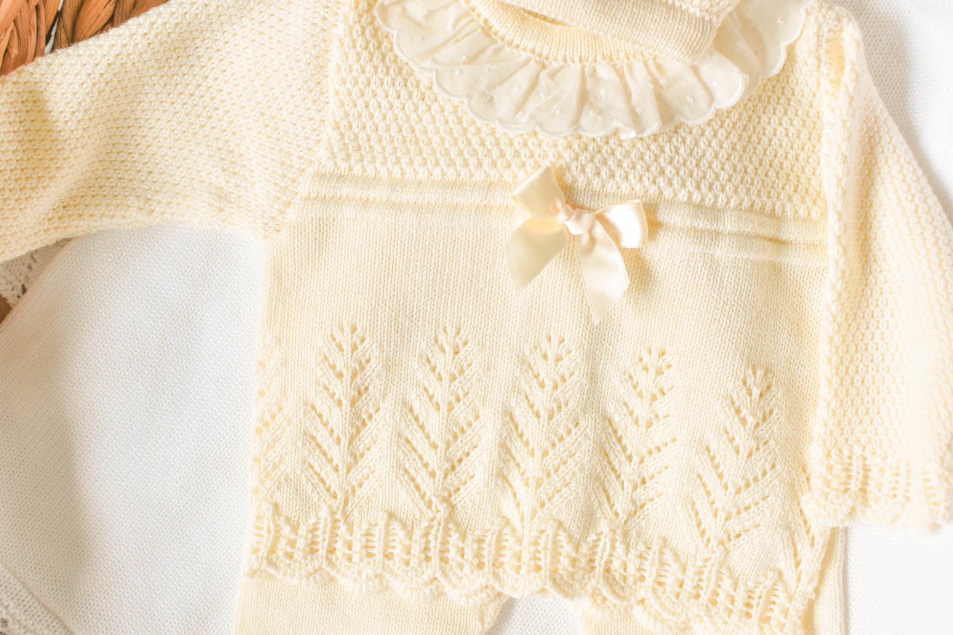 Knitted Bow Embroidered in Beige