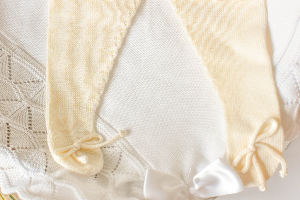 Knitted Bow Embroidered in Beige