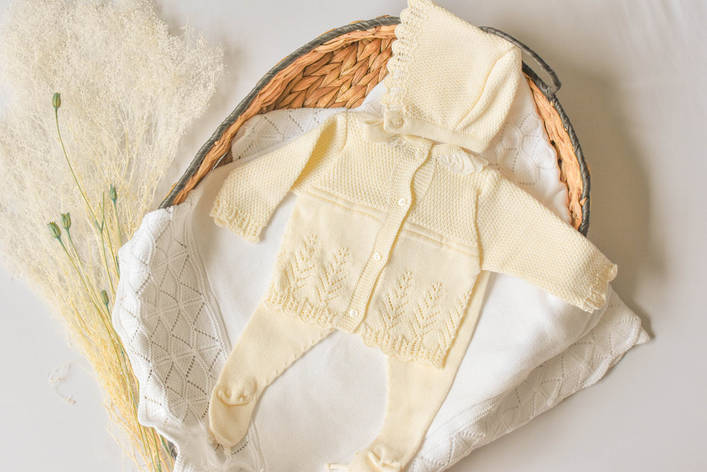 Knitted Bow Embroidered in Beige