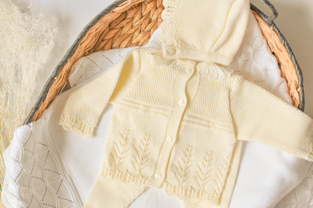 Knitted Bow Embroidered in Beige