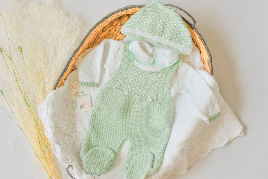 Knitted Newborn set in Green