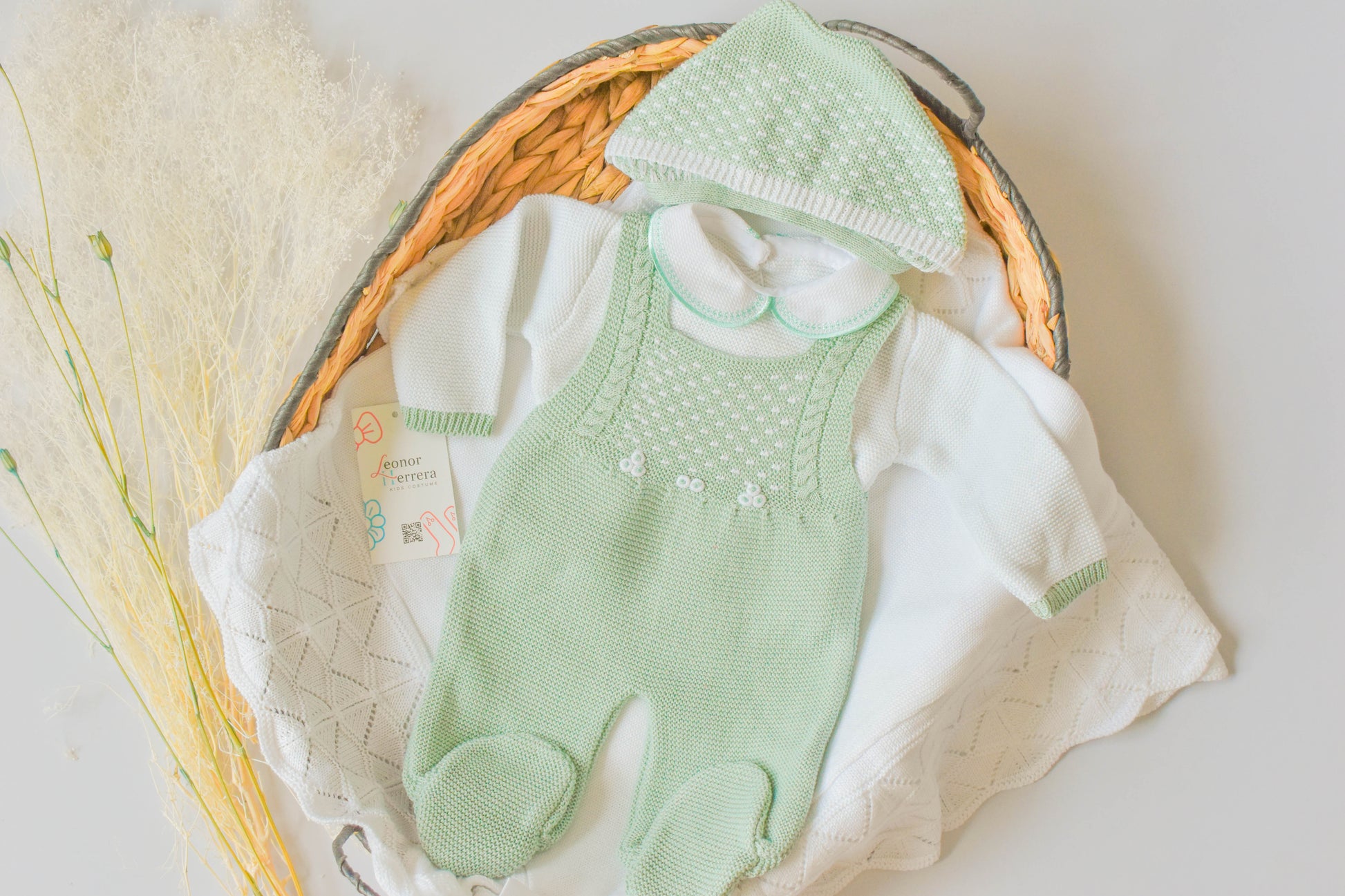 Knitted Newborn set in Green