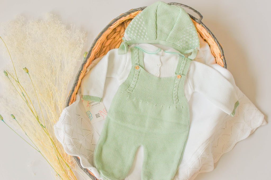Knitted Newborn set in Green