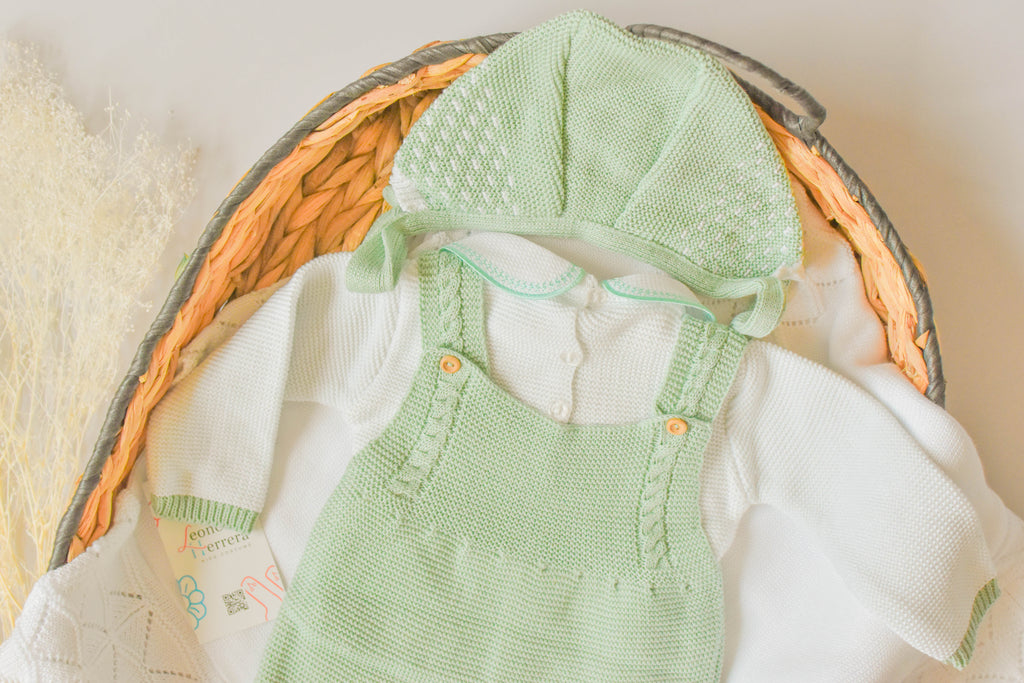 Knitted Newborn set in Green
