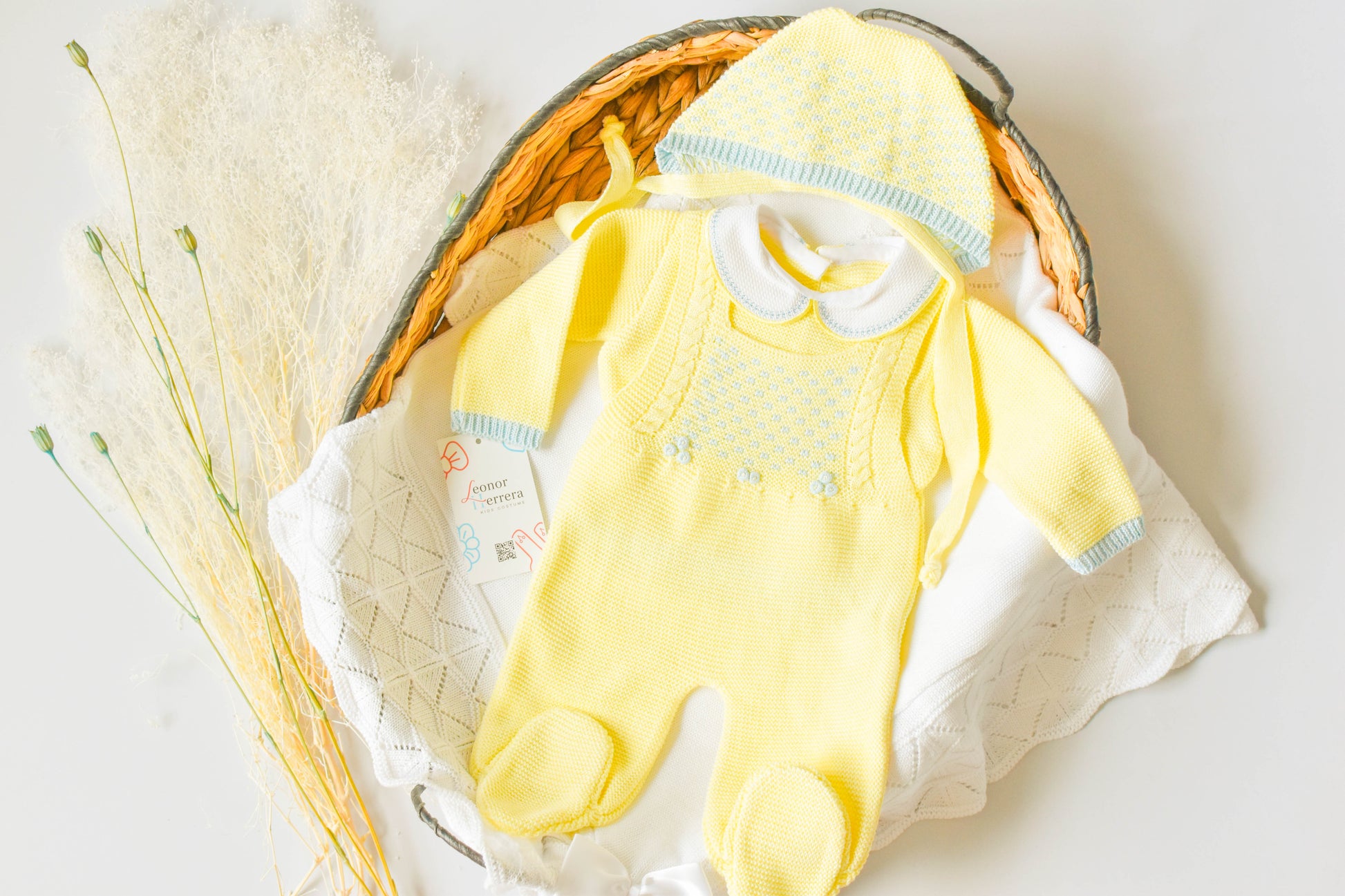 Knitted Newborn set in Yellow