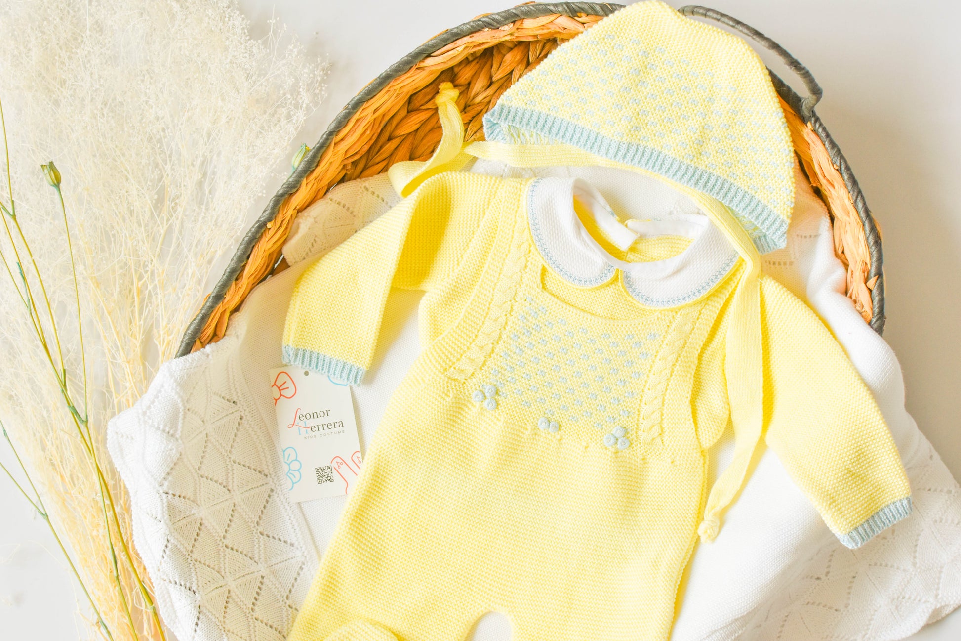 Knitted Newborn set in Yellow