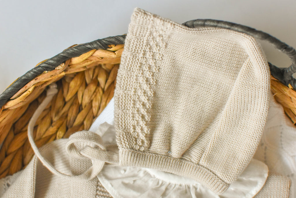 Knitted Bow and Lace in Light Browm