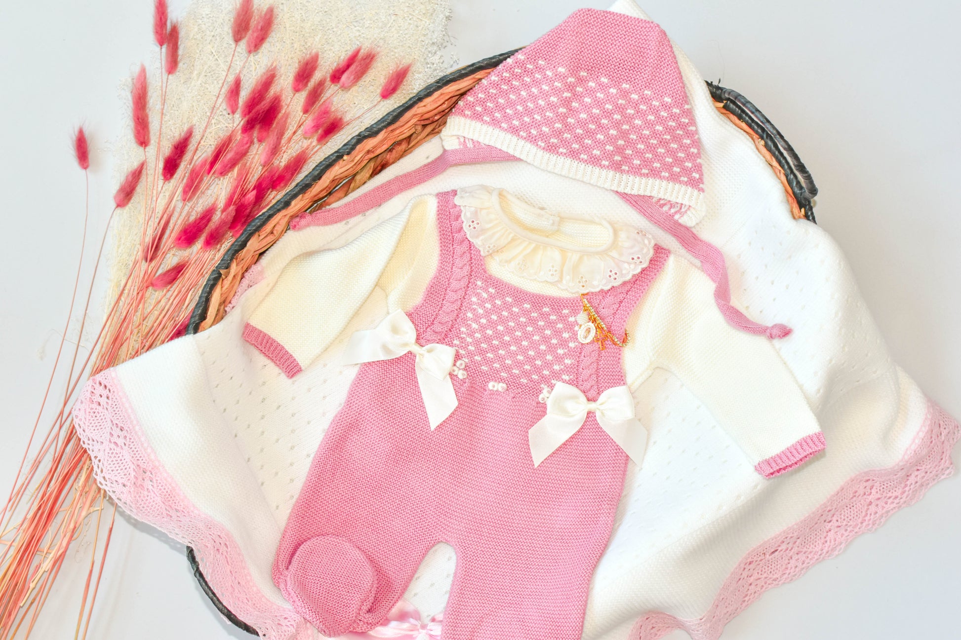 Knitted Newborn set in Old Pink