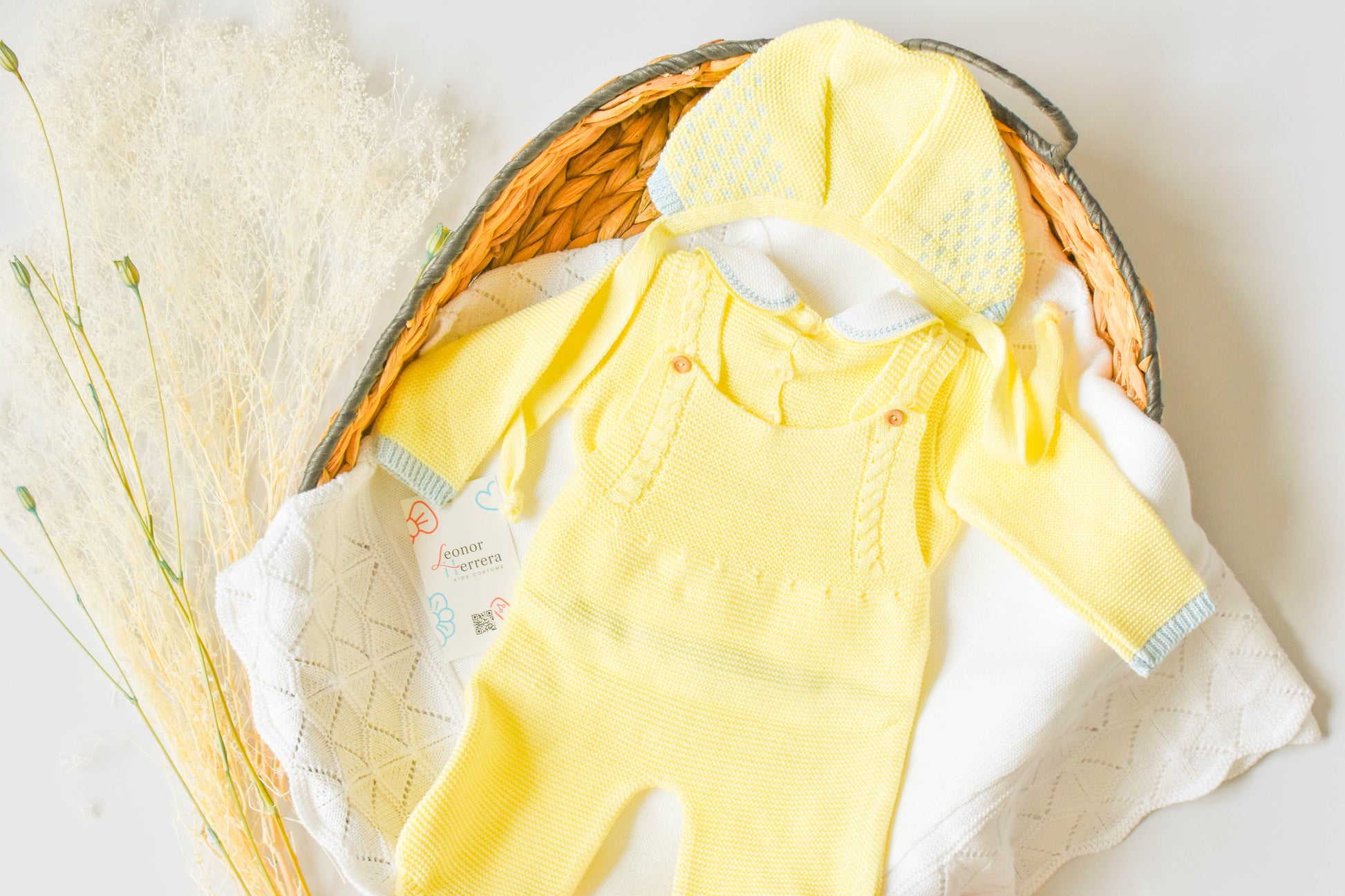 Knitted Newborn set in Yellow