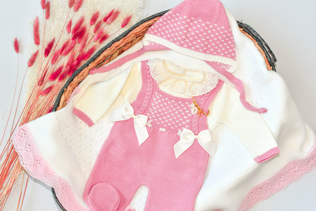Knitted Newborn set in Old Pink