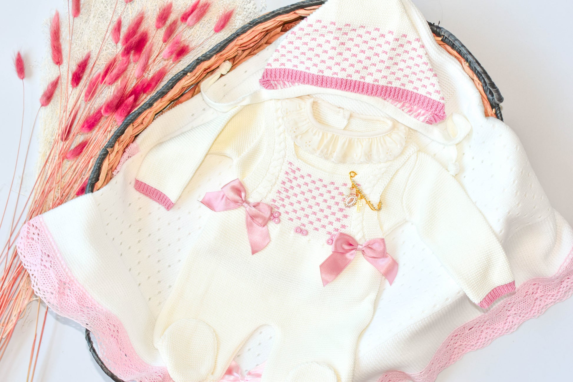 Knitted Newborn Girl set in Beige Pink