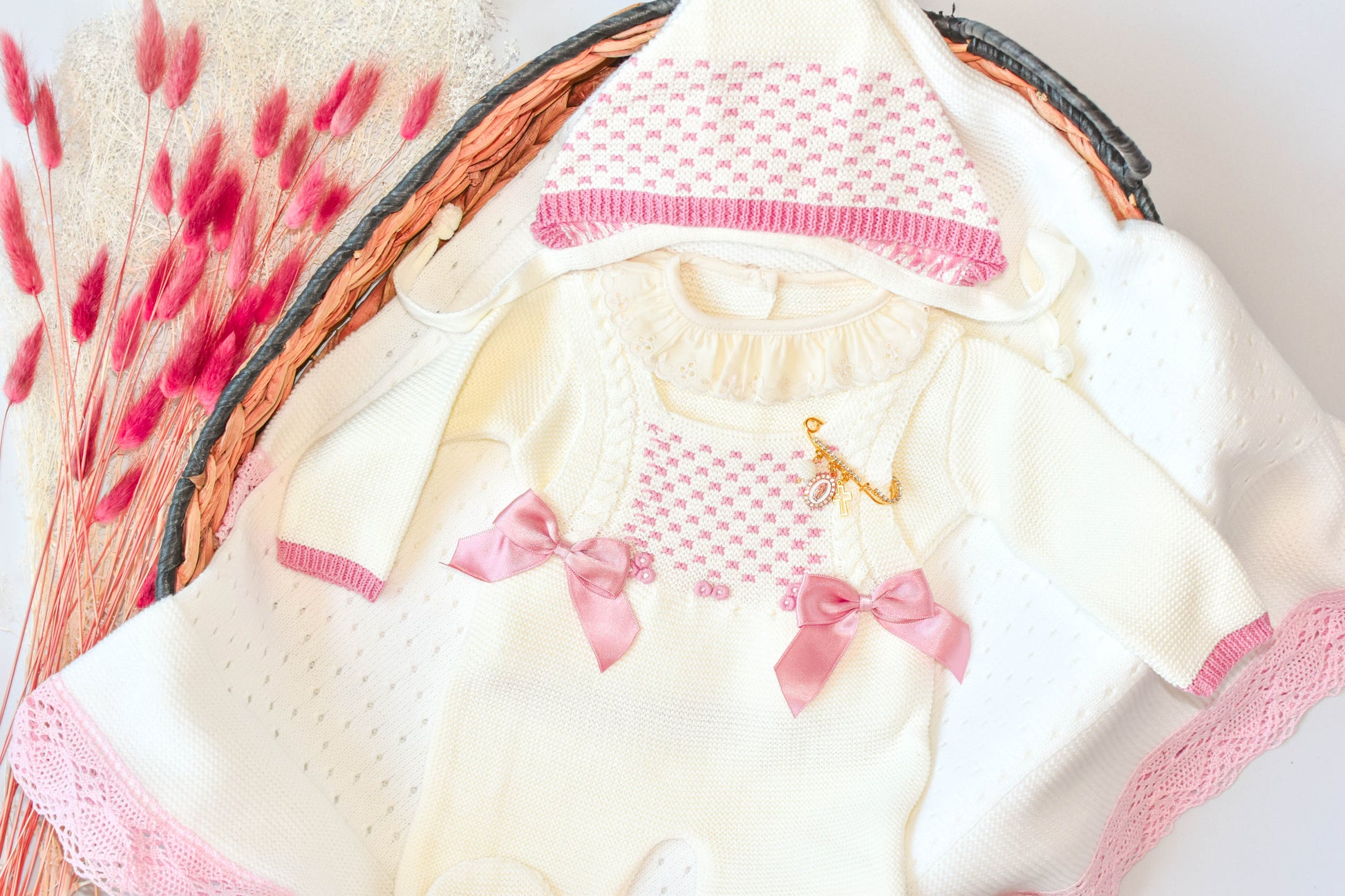 Knitted Newborn Girl set in Beige Pink