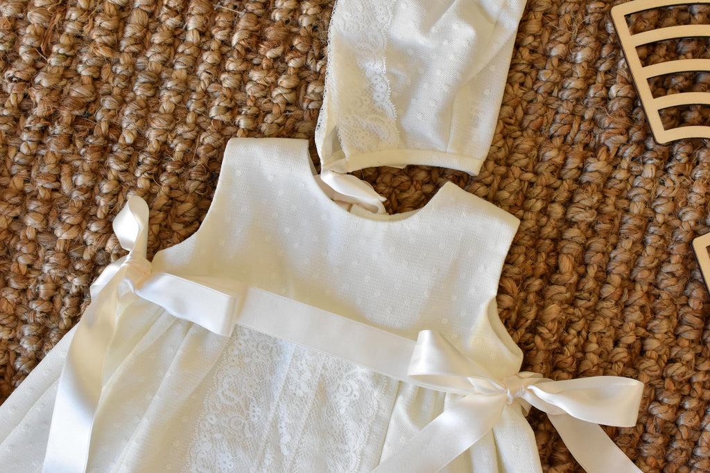 Dress Ceremonial Bow With Boneet In Pearl