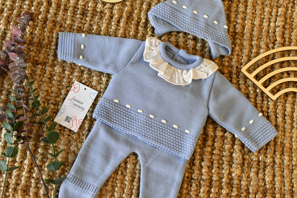 Knit Lines with embroidered Neck in Blue