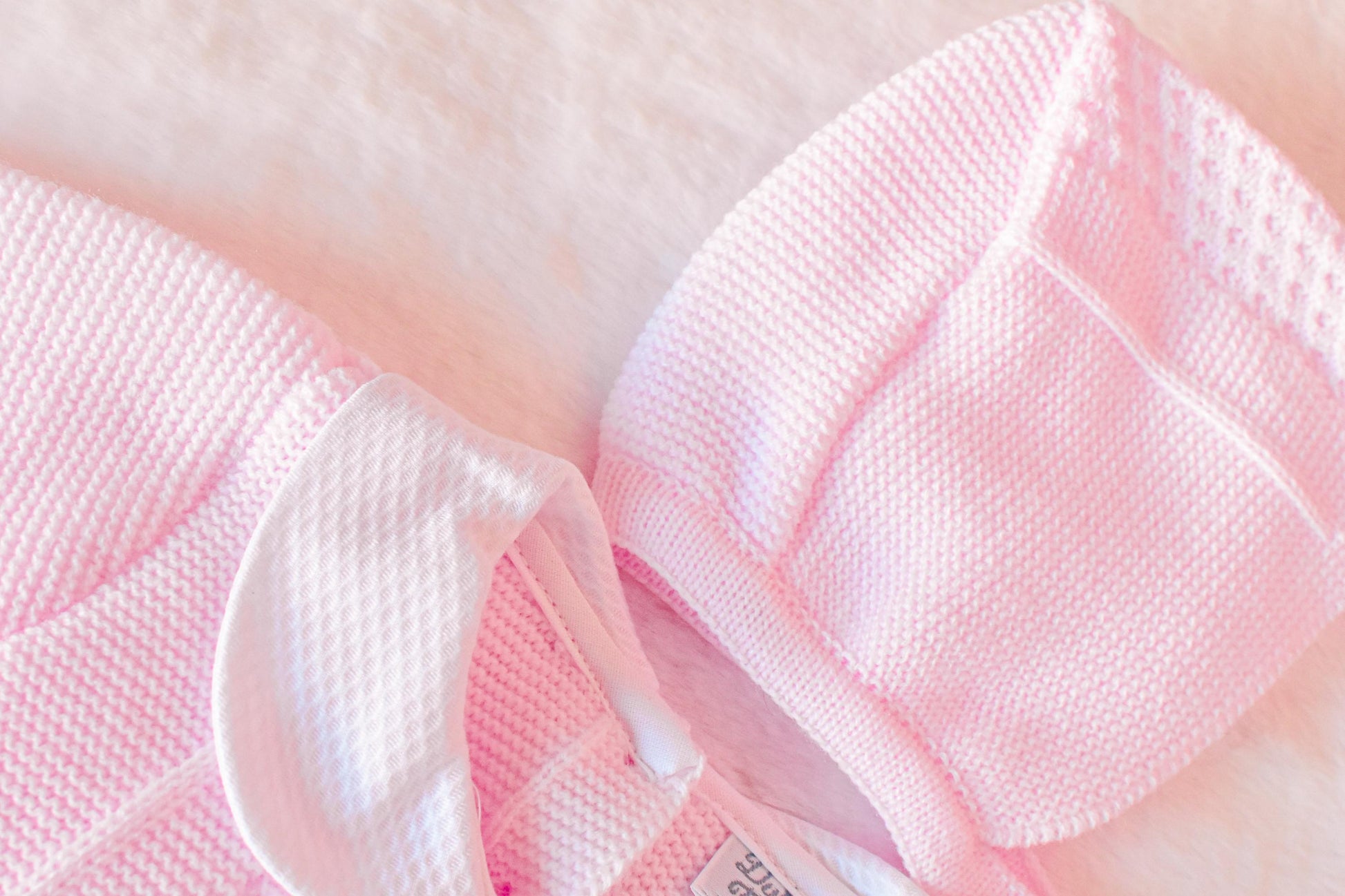 Knitted set with Buttons in Pink