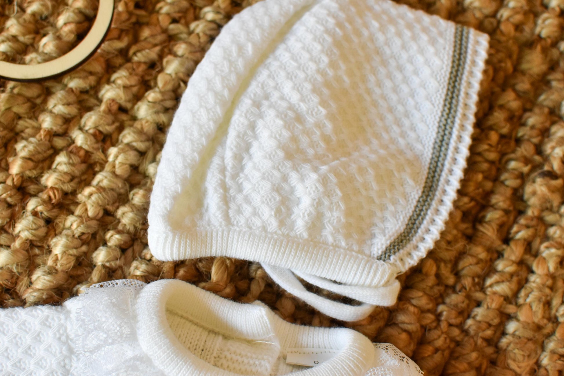 Relief Knit in Old White - Grey