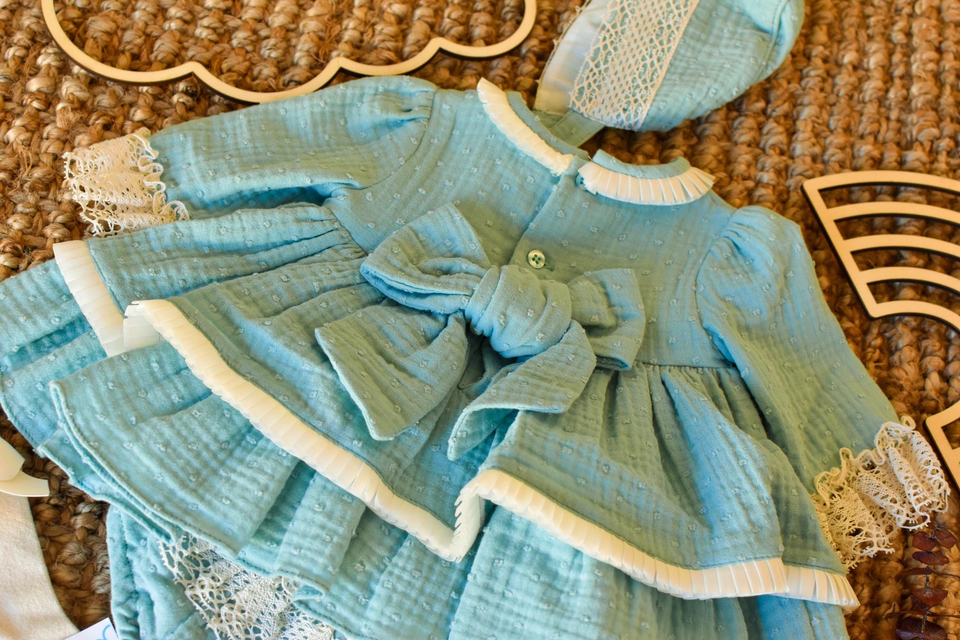 Dress Set with bonnet in Old Green