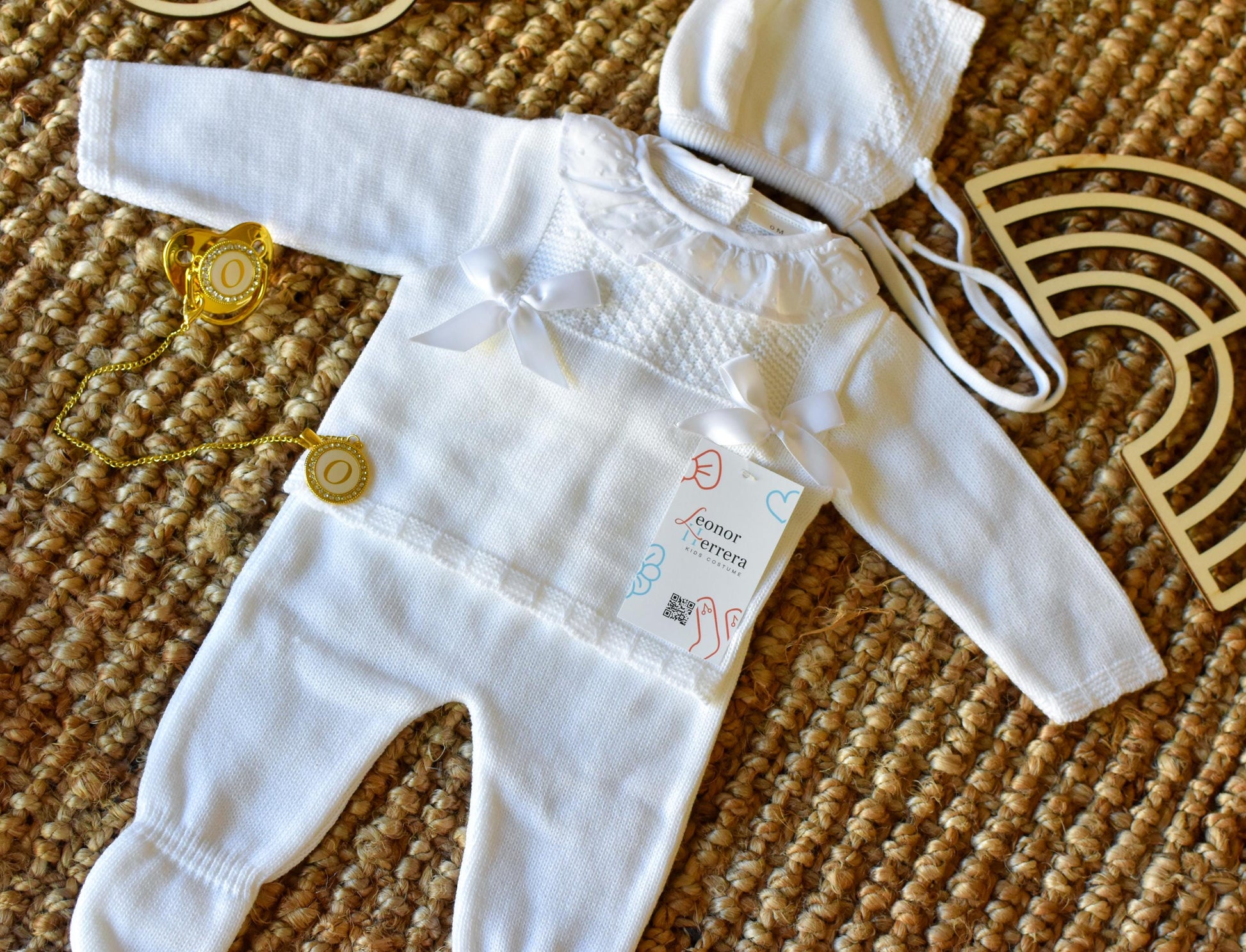 Knitted Bow and Lace in White