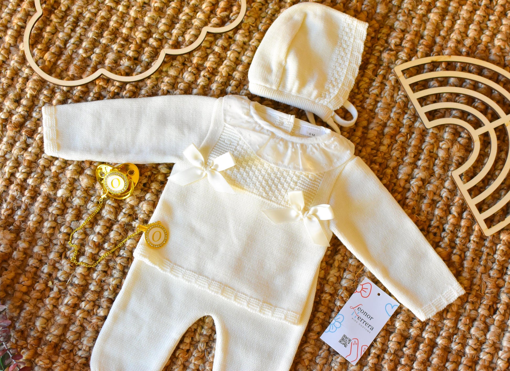 Knitted Bow and lace in Beige