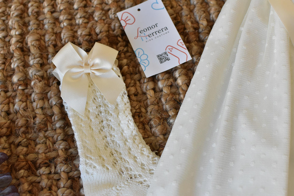 Dress Ceremonial Bow With Boneet In Pearl