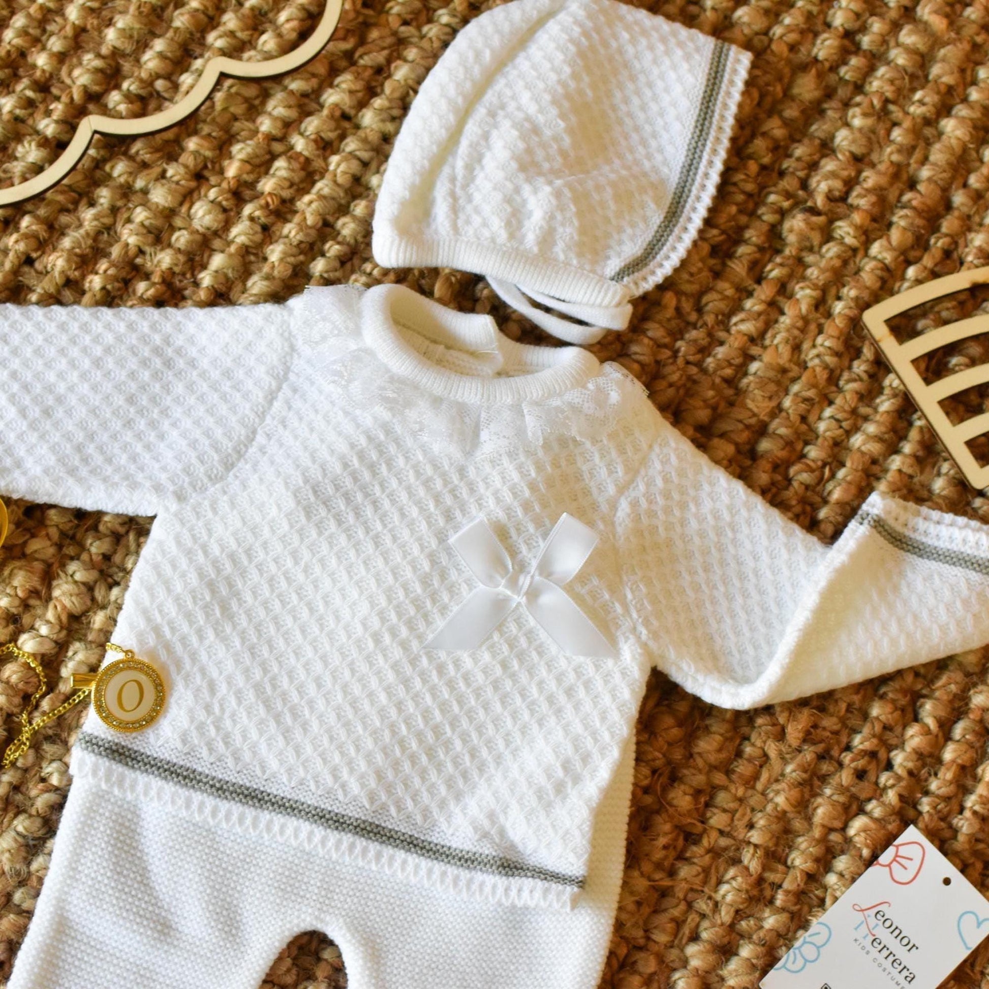 Relief Knit in Old White - Grey