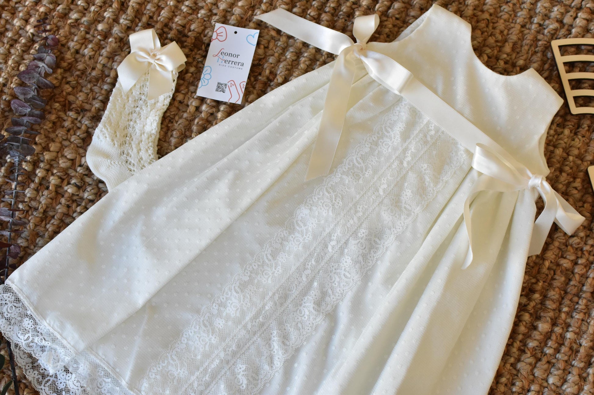 Dress Ceremonial Bow With Boneet In Pearl