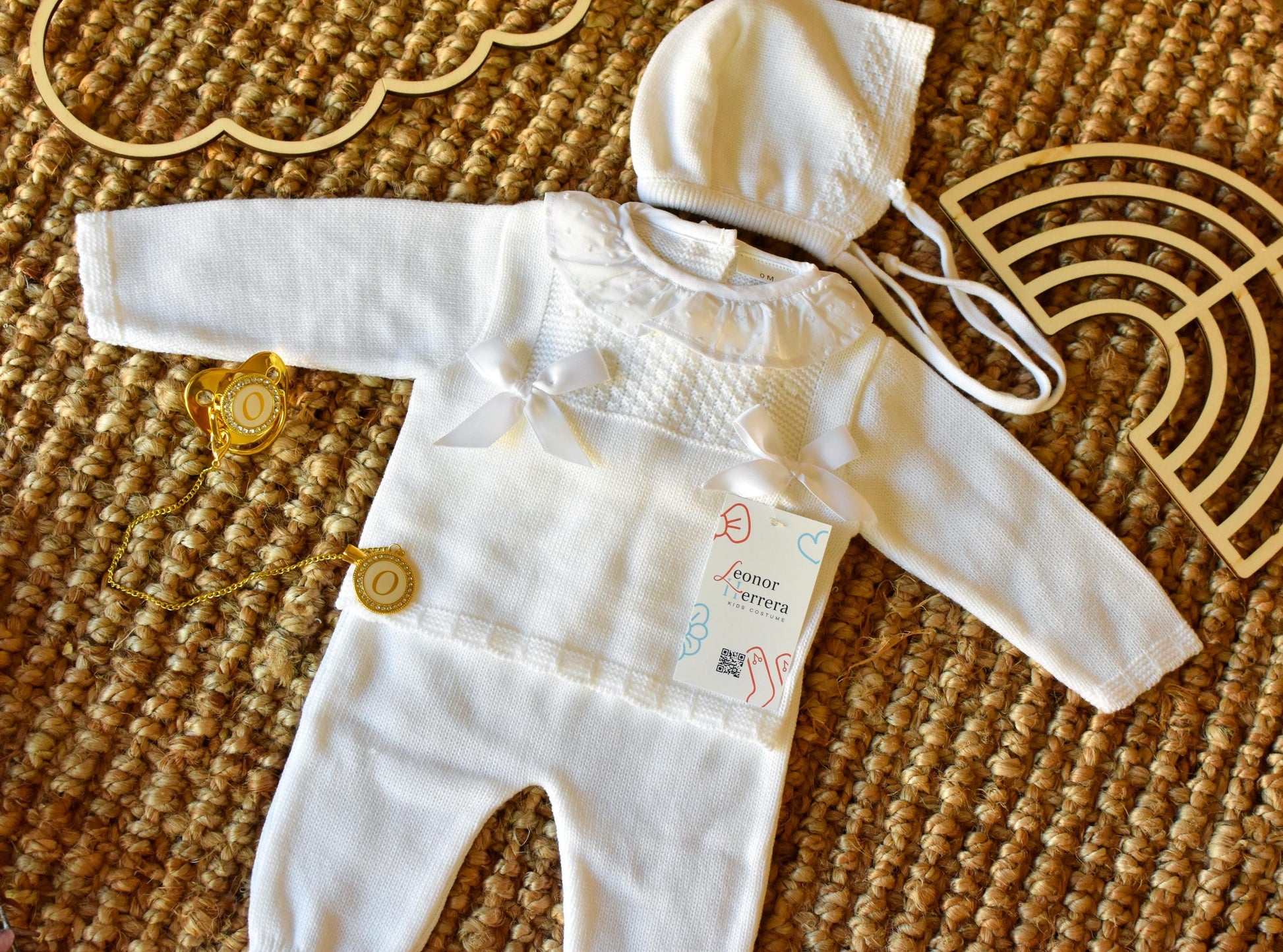 Knitted Bow and Lace in White