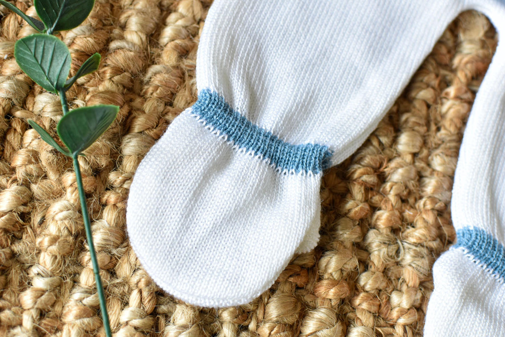 Knit Newborn Buttons Set in White - Blue