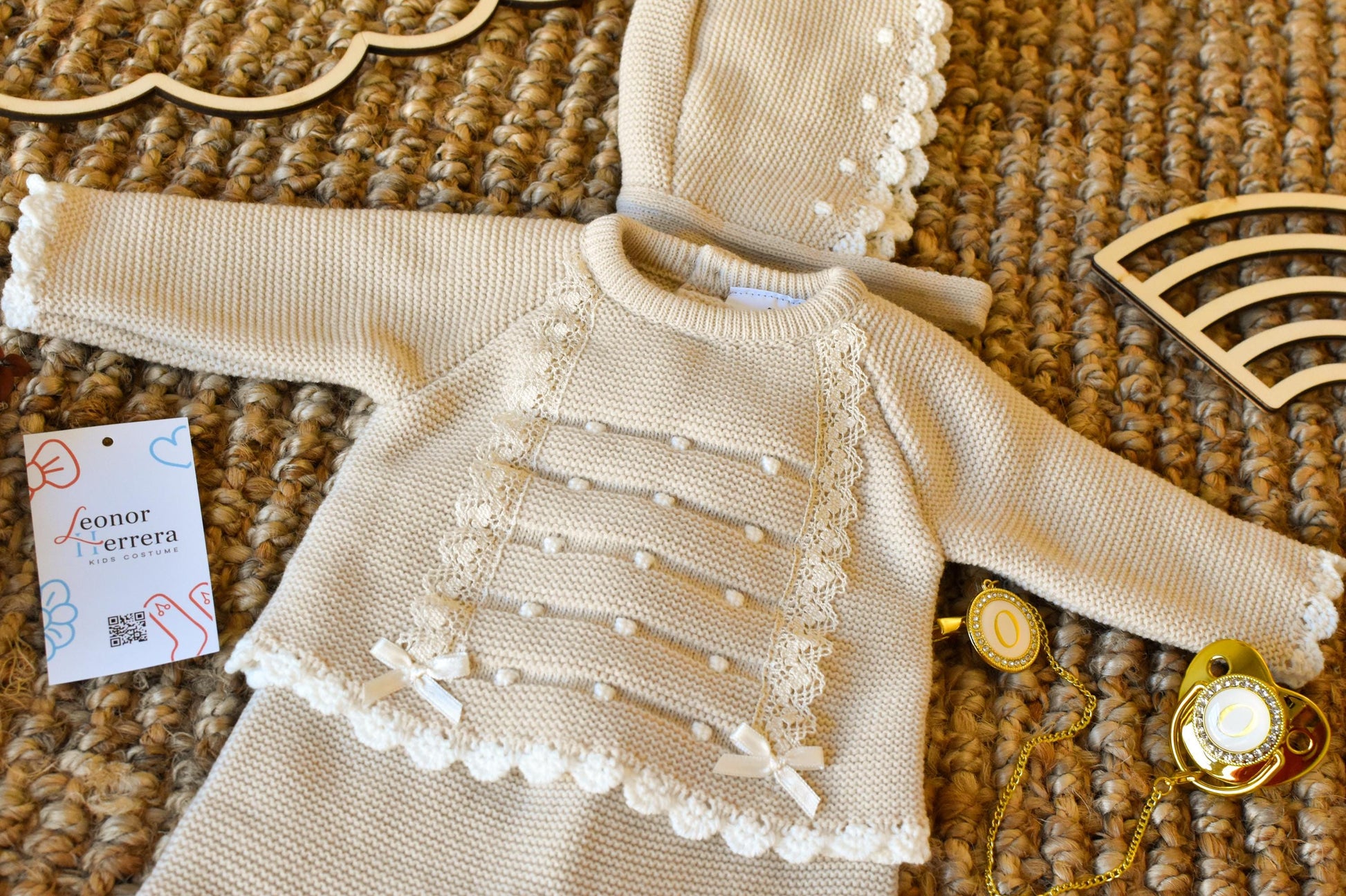 Knitted Small Lace and Points in Camel