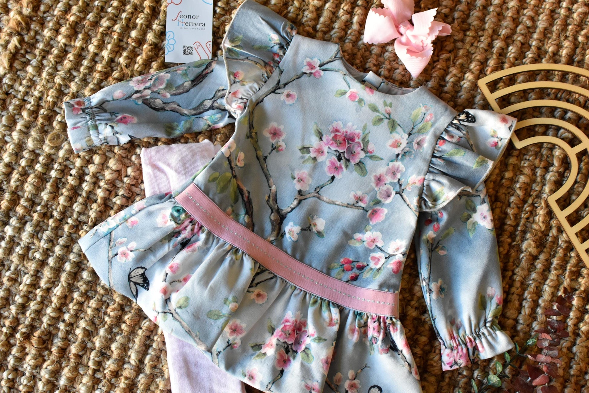 Dress Flower in Grey
