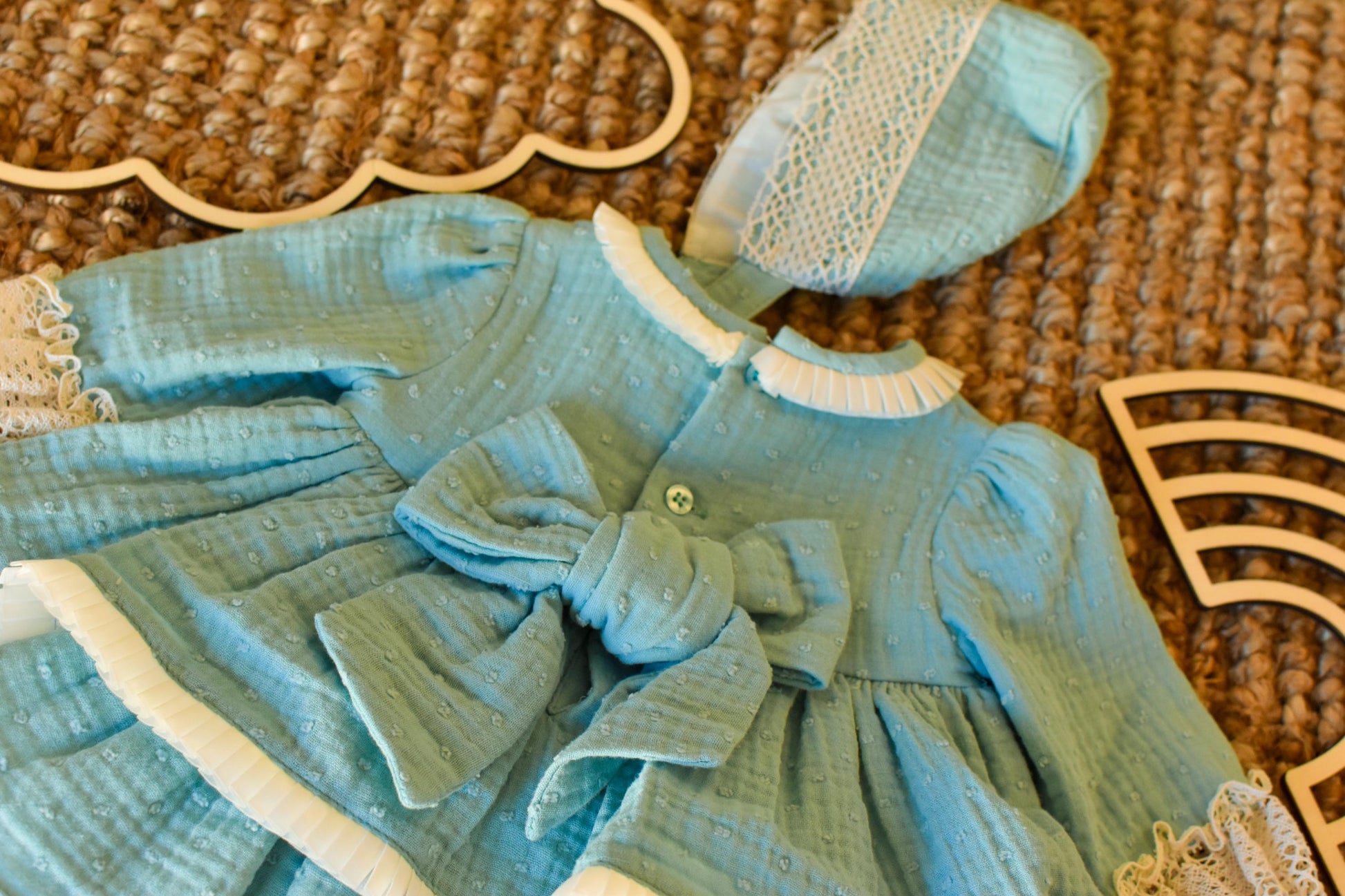 Dress Set with bonnet in Old Green