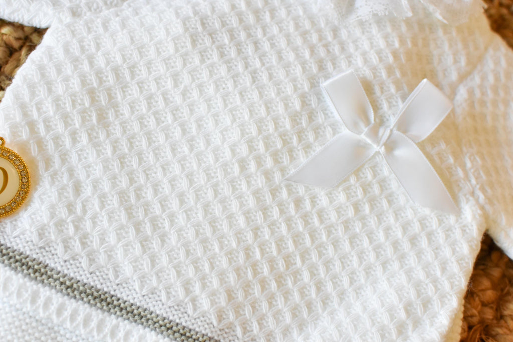 Relief Knit in Old White - Grey