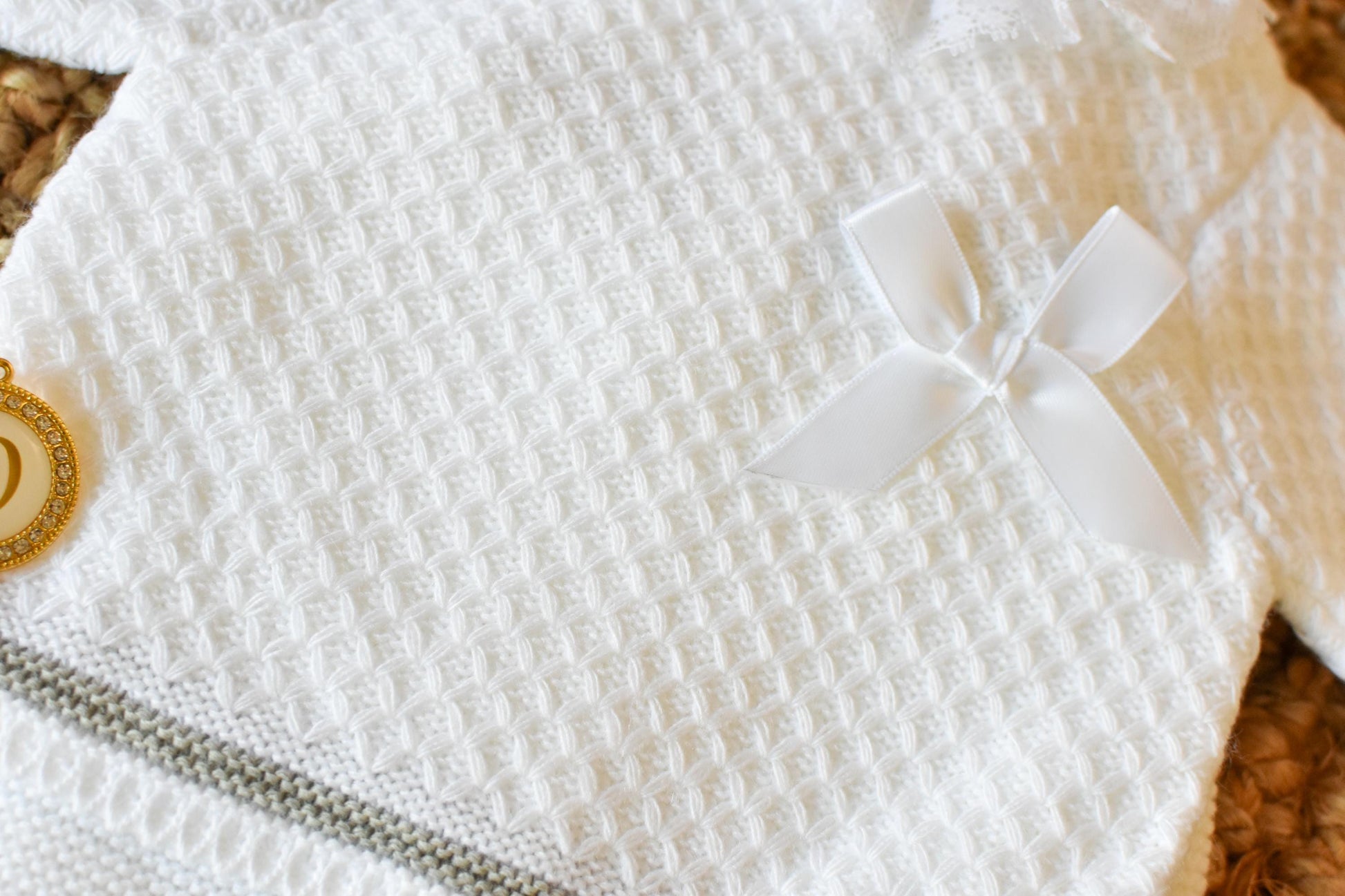 Relief Knit in Old White - Grey