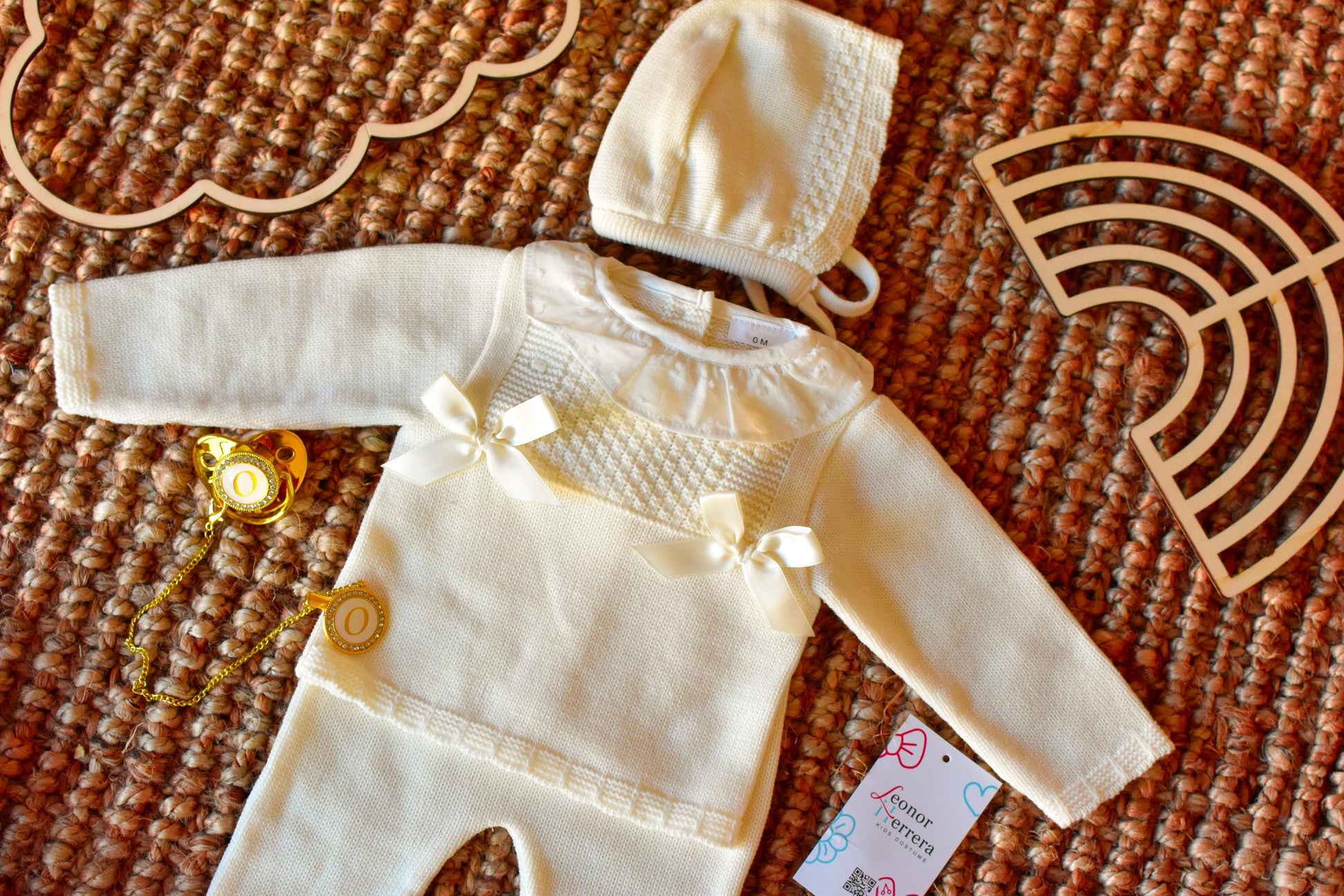 Knitted Bow and lace in Beige